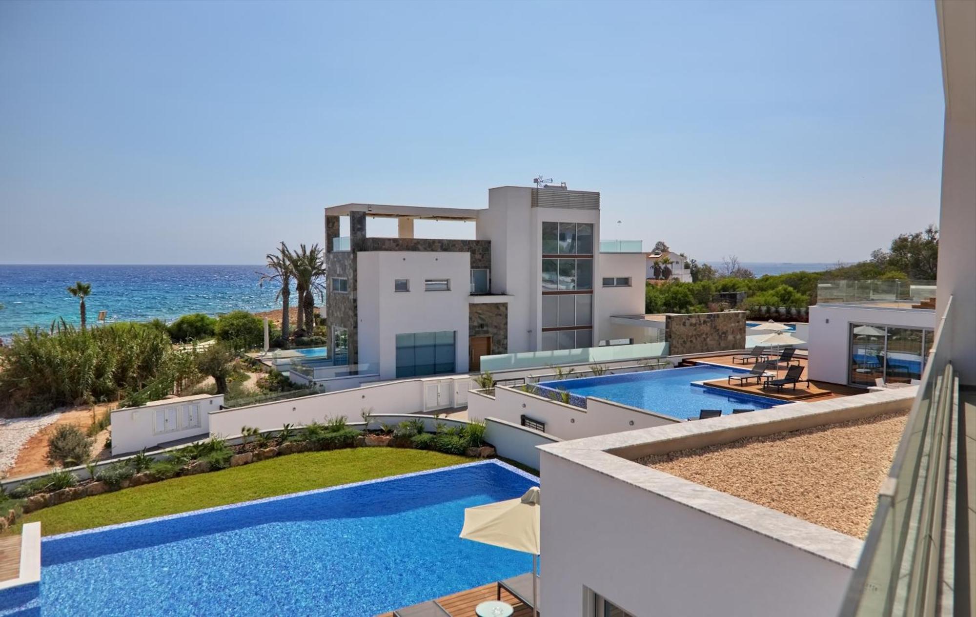 Willa Beachfront Luxury Idania