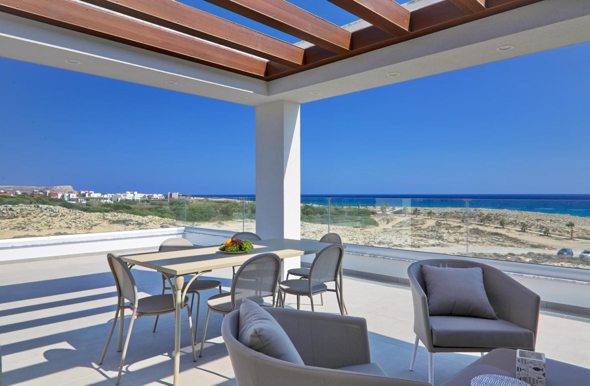 Willa Beachfront Luxury Idania