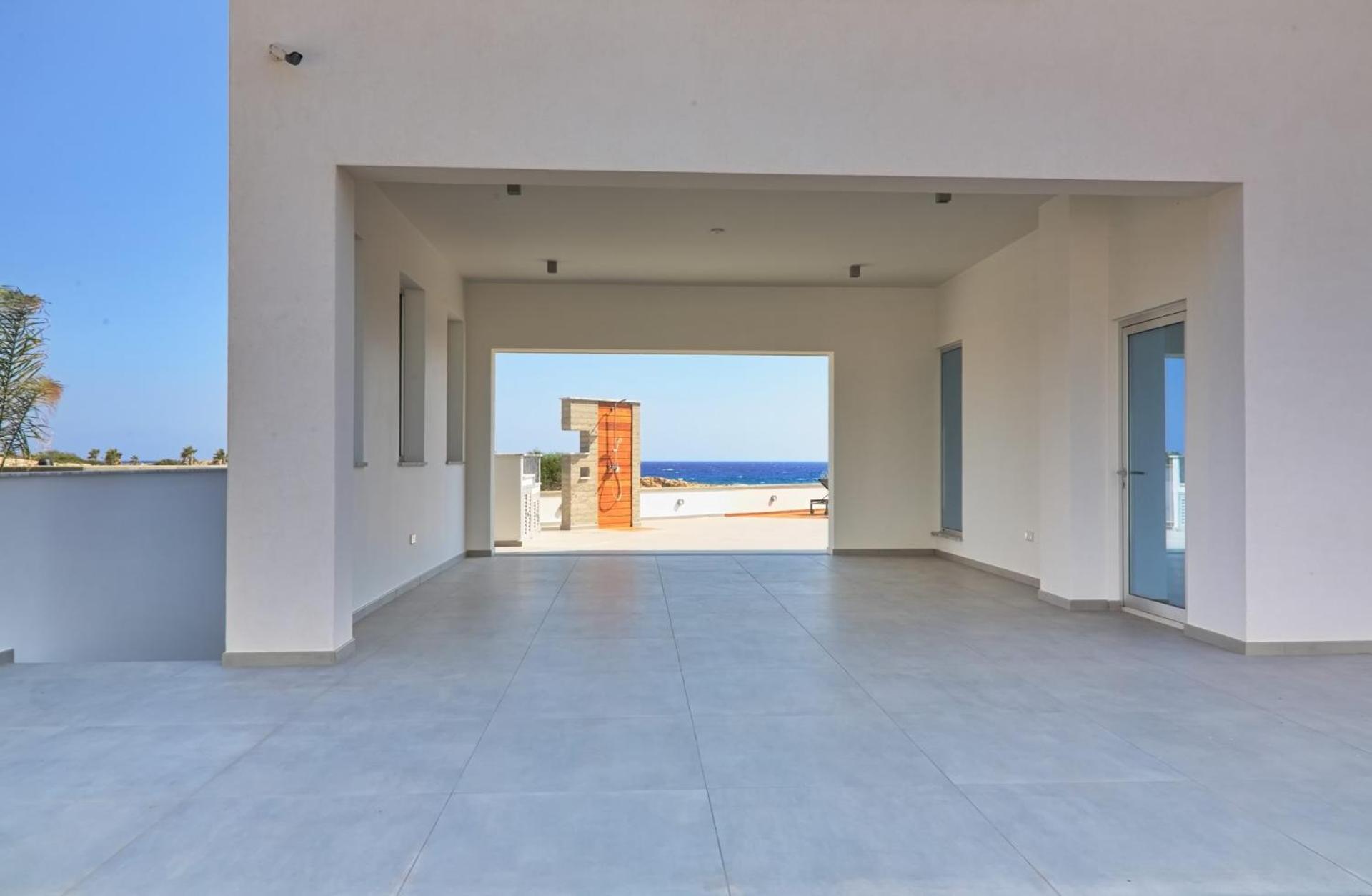 Beachfront Luxury Idania Willa *