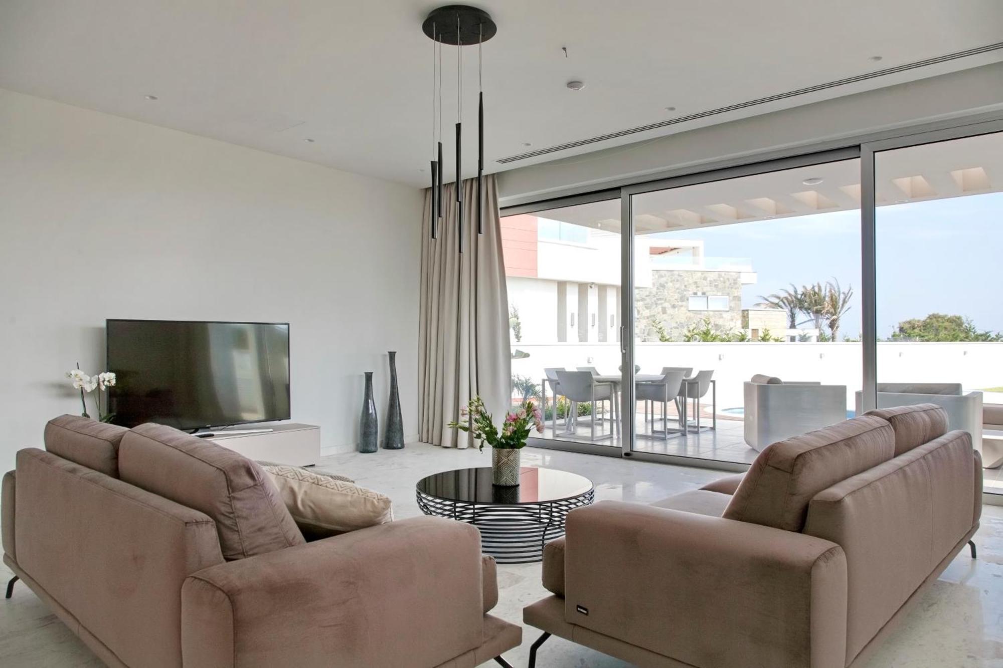 Beachfront Luxury Idania Willa *