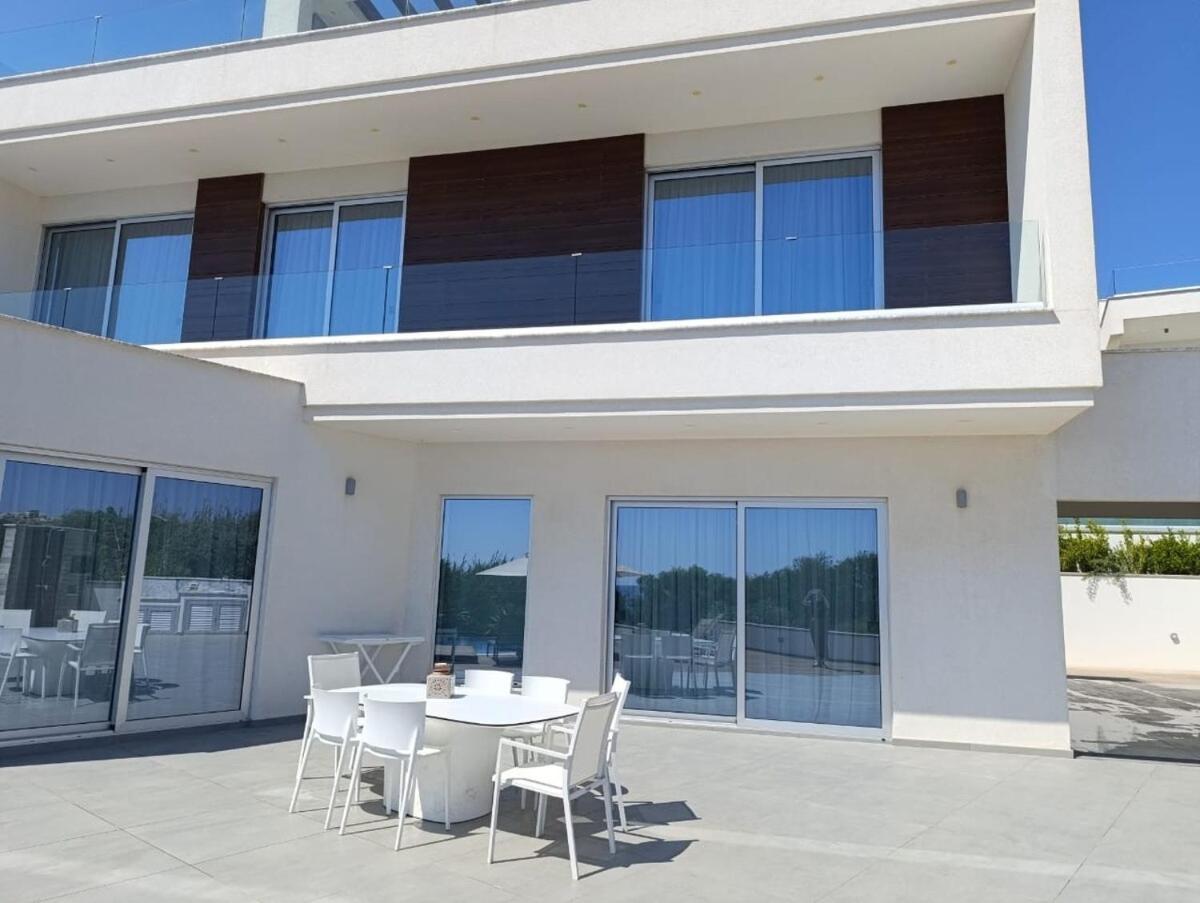 Willa Beachfront Luxury Idania Ajia Napa