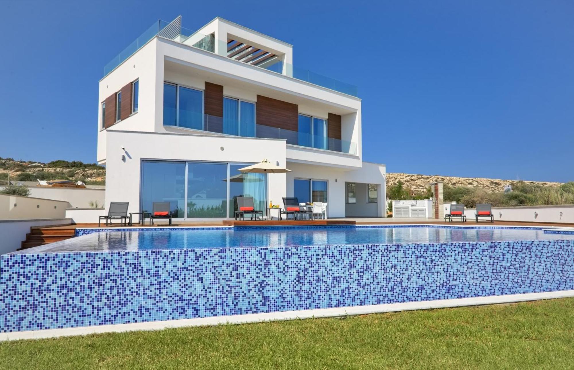 Beachfront Luxury Idania Villa Ayía Nápa