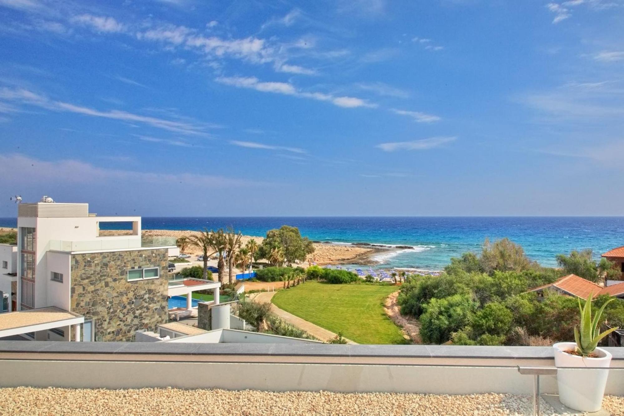 Villa Beachfront Luxury Idania Ayía Nápa