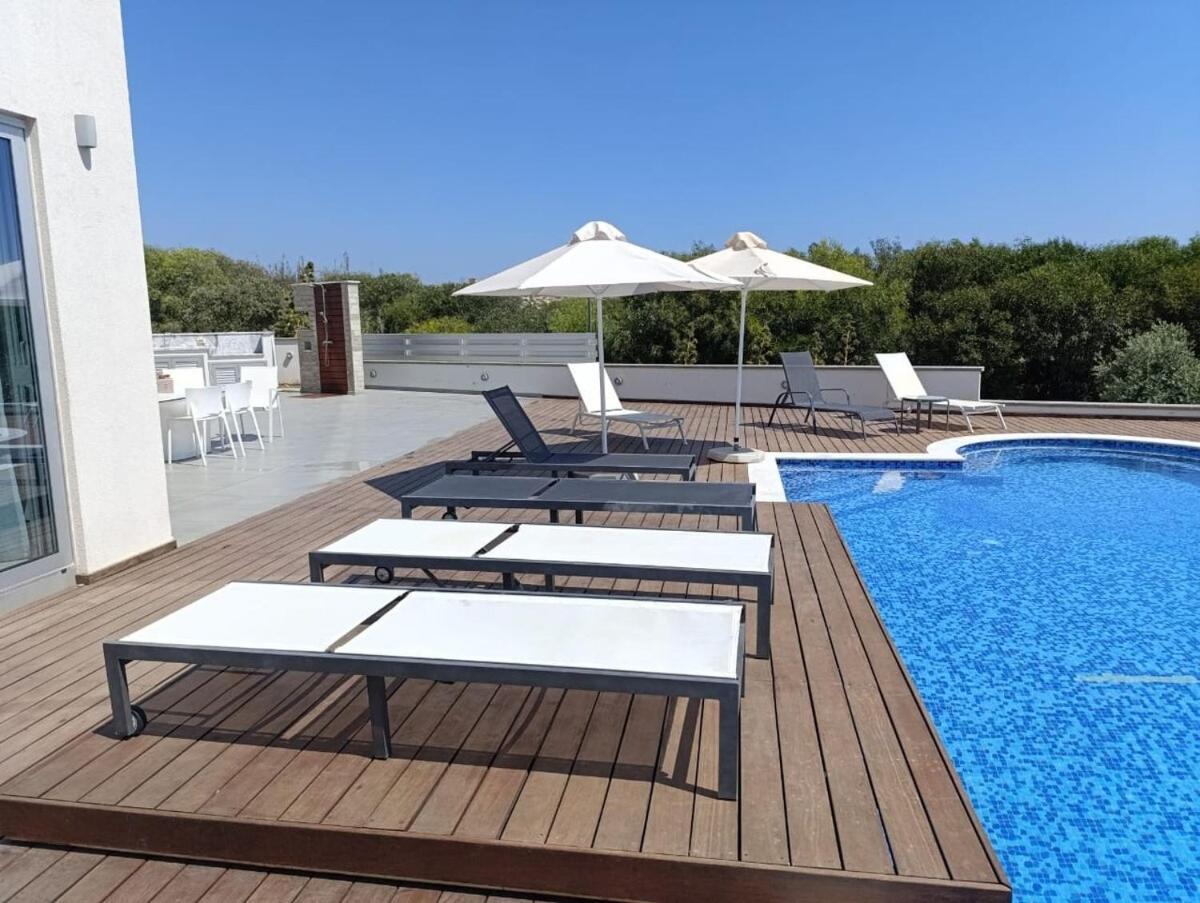 Villa Beachfront Luxury Idania Ayía Nápa