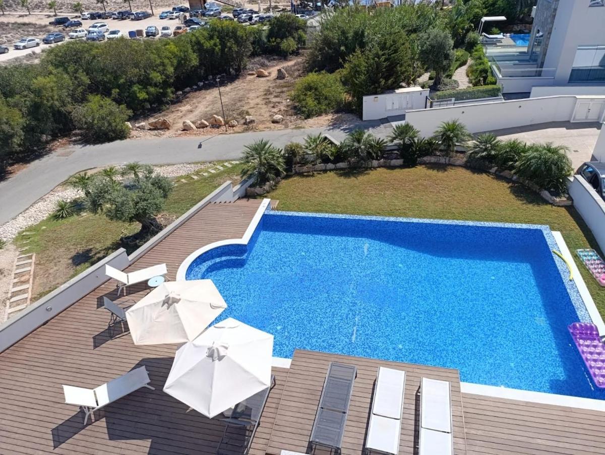 Villa Beachfront Luxury Idania Ayía Nápa