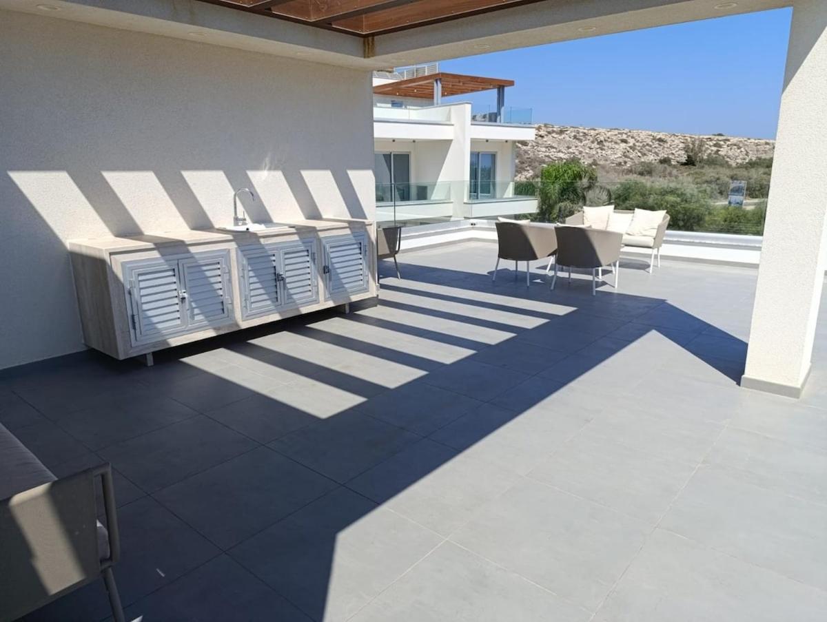 Beachfront Luxury Idania Ayía Nápa