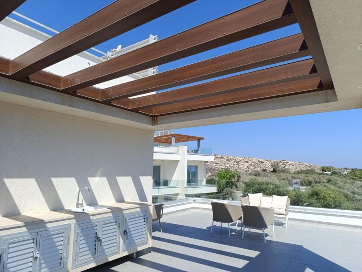 Beachfront Luxury Idania Villa Ayía Nápa